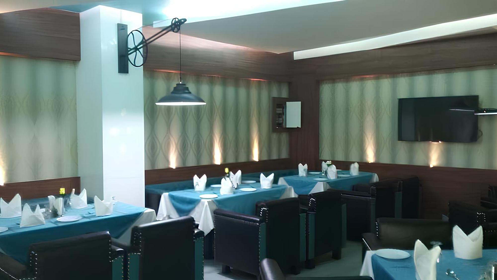 Club 7 Resort And Banquets Bareilly Exteriér fotografie