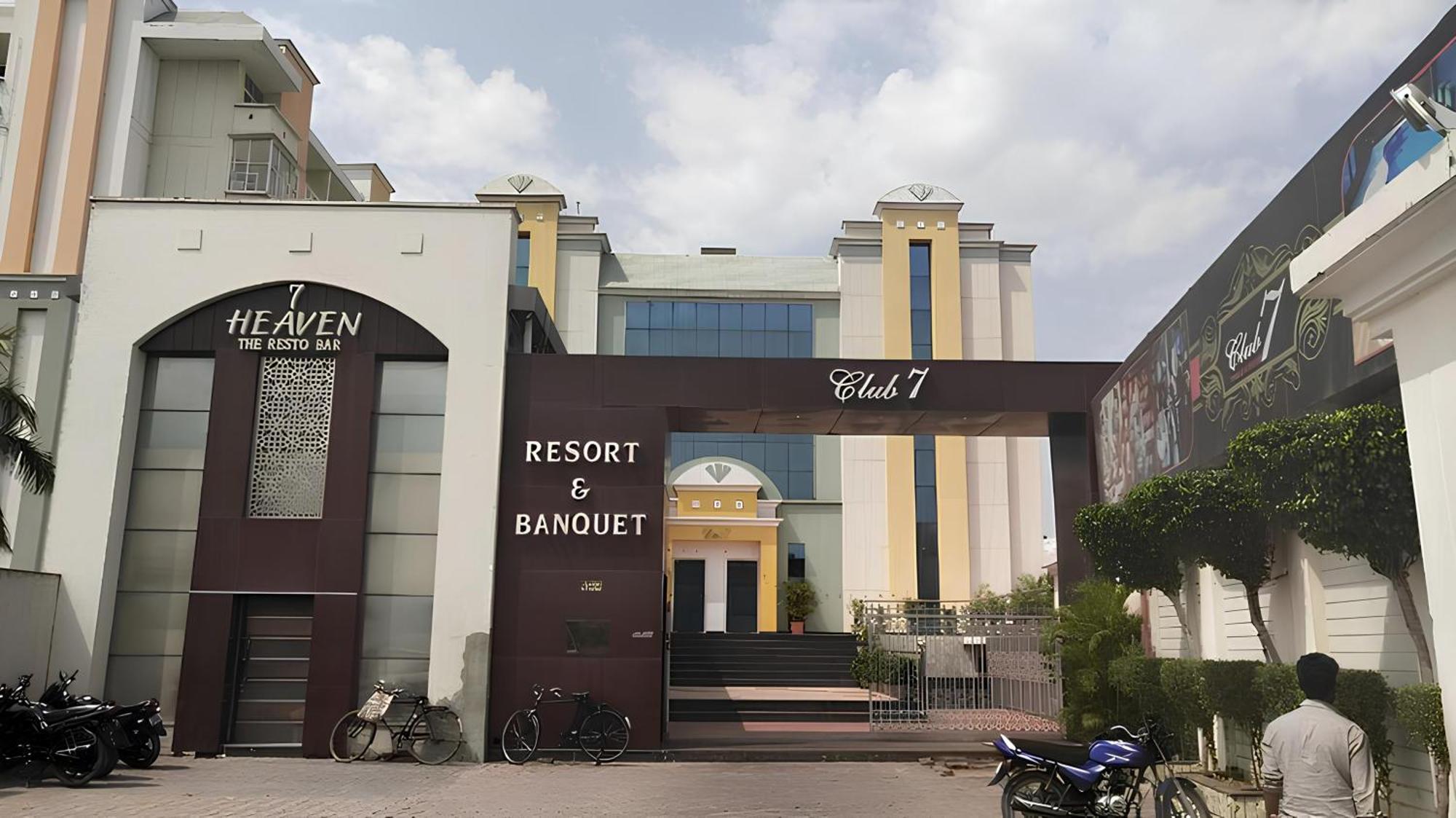 Club 7 Resort And Banquets Bareilly Exteriér fotografie