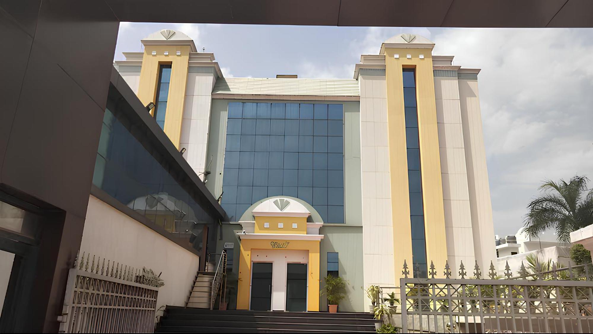 Club 7 Resort And Banquets Bareilly Exteriér fotografie