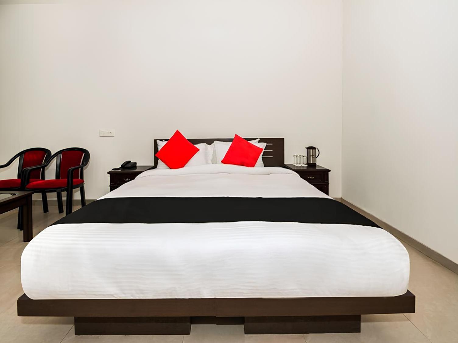 Club 7 Resort And Banquets Bareilly Exteriér fotografie