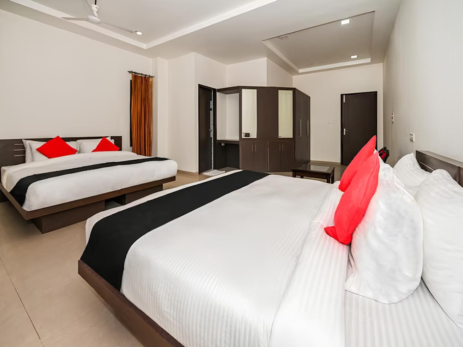 Club 7 Resort And Banquets Bareilly Exteriér fotografie