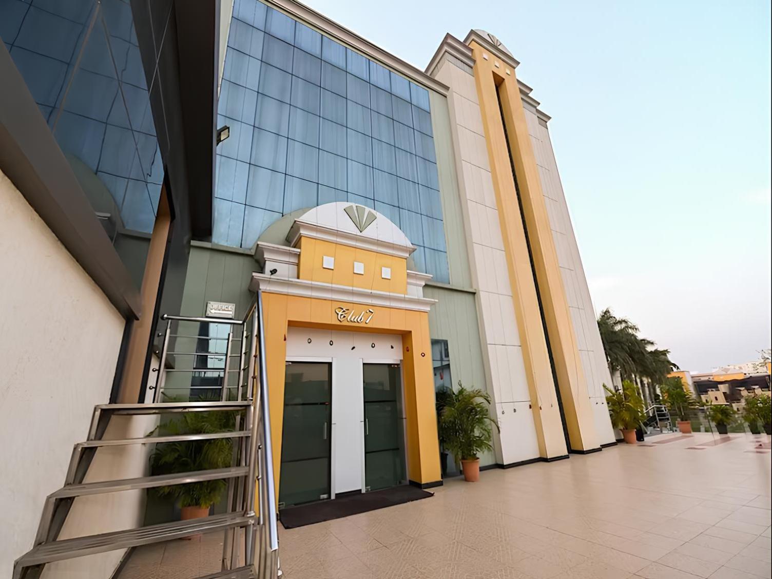 Club 7 Resort And Banquets Bareilly Exteriér fotografie
